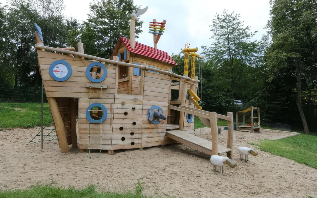Alle in einem Boot: Unser neues Spielschiff wurde getauft
